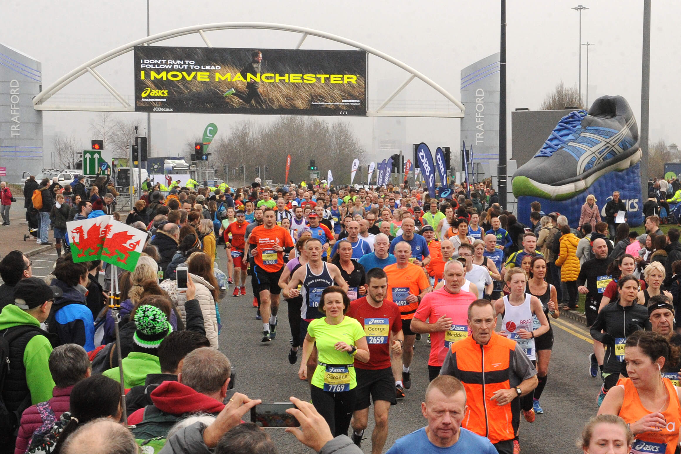 A large group of runners taking part in a marathon